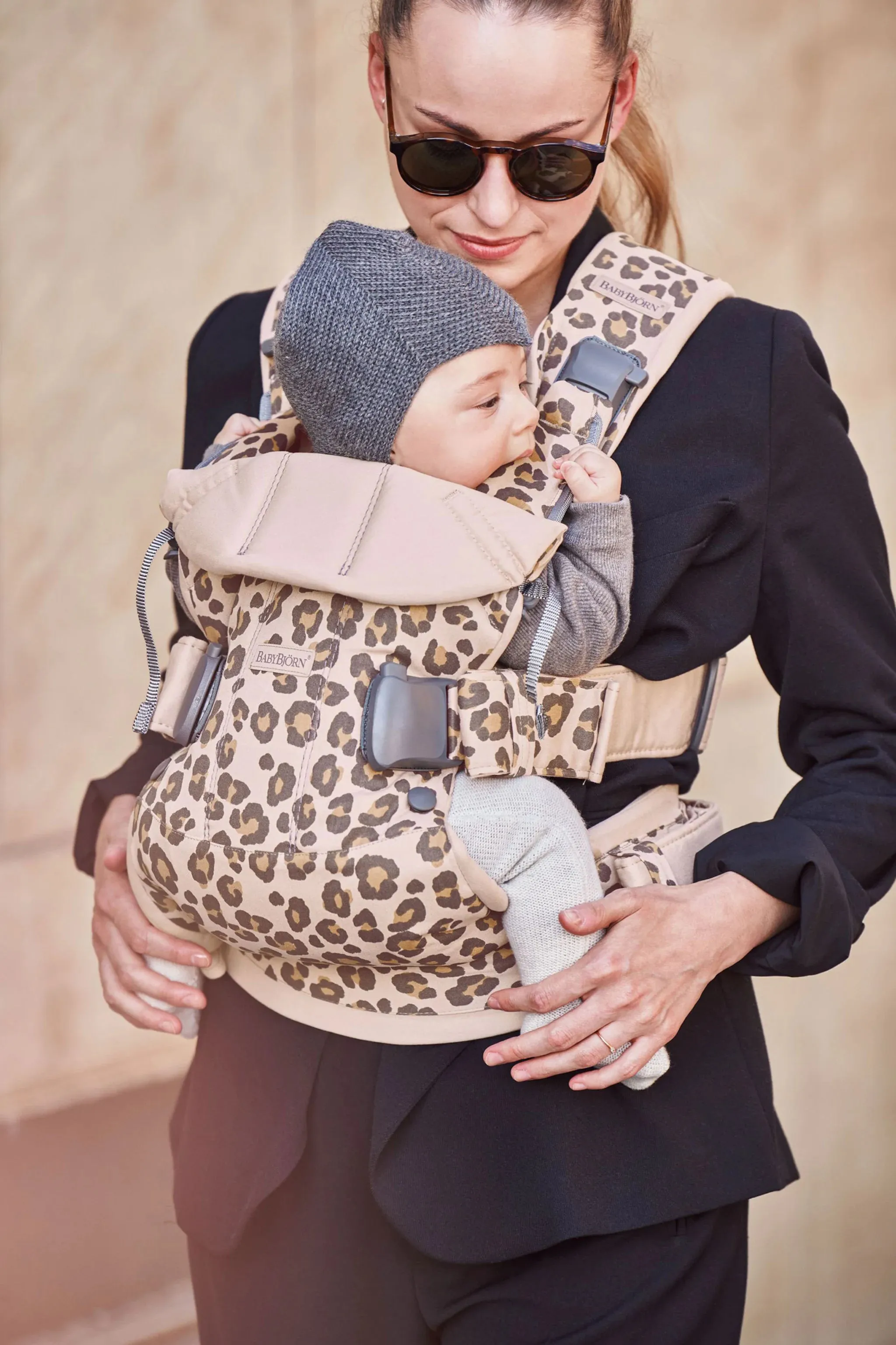 BabyBjorn Draagzak One Cotton Mix Leopard Beige