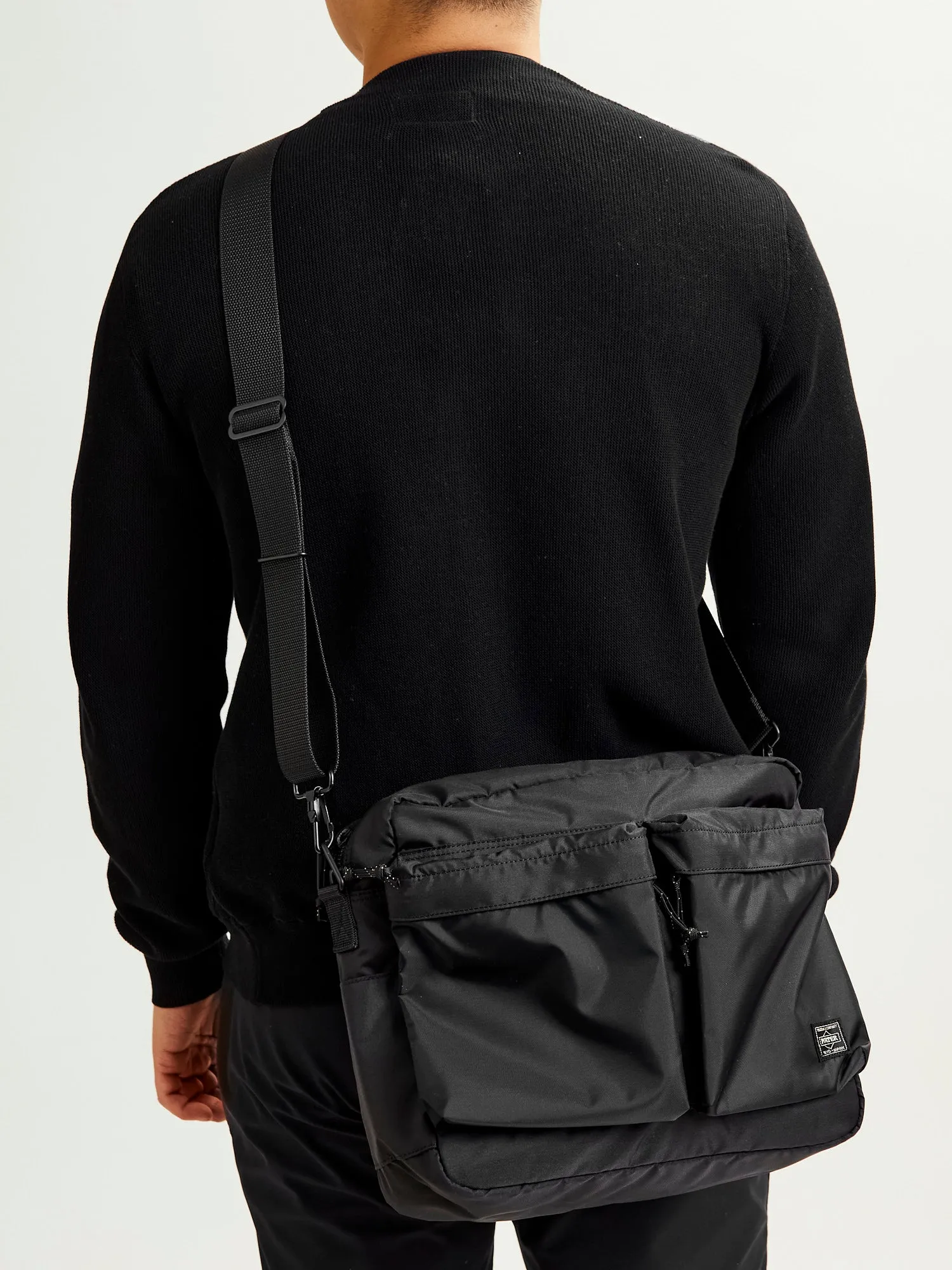 "Force" Shoulder Bag (M) in Black