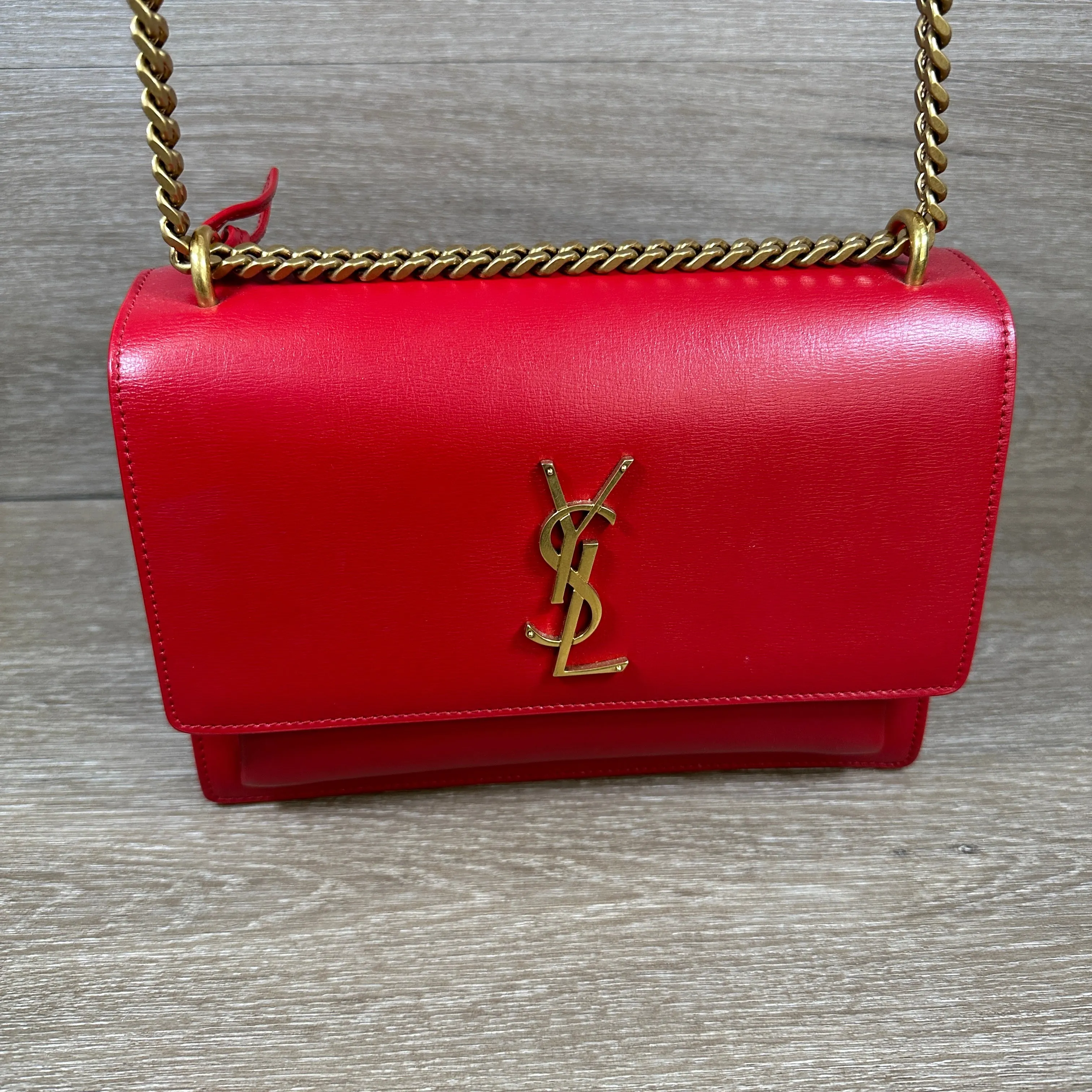 Saint Laurent Medium Sunset Shoulder Bag - Red