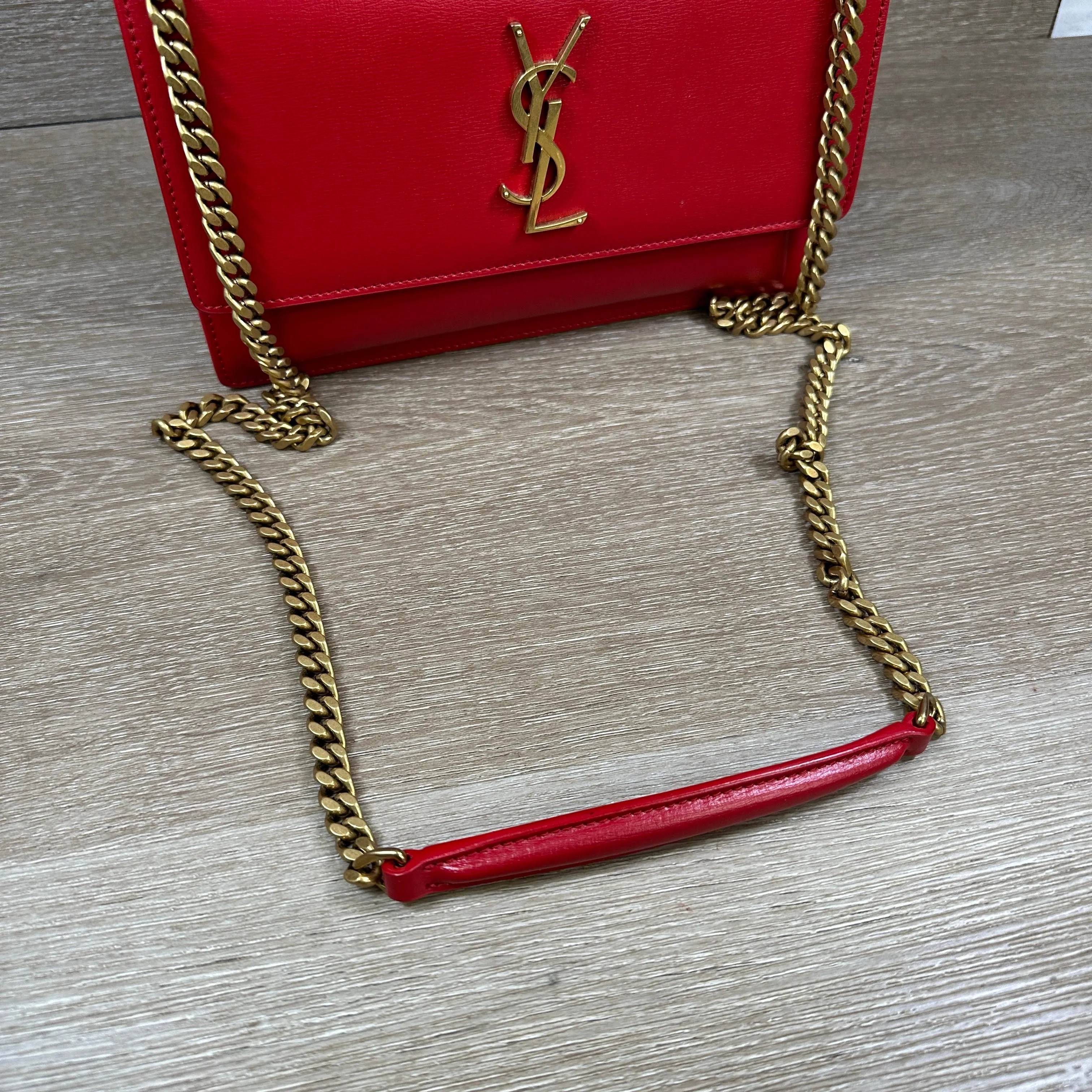 Saint Laurent Medium Sunset Shoulder Bag - Red